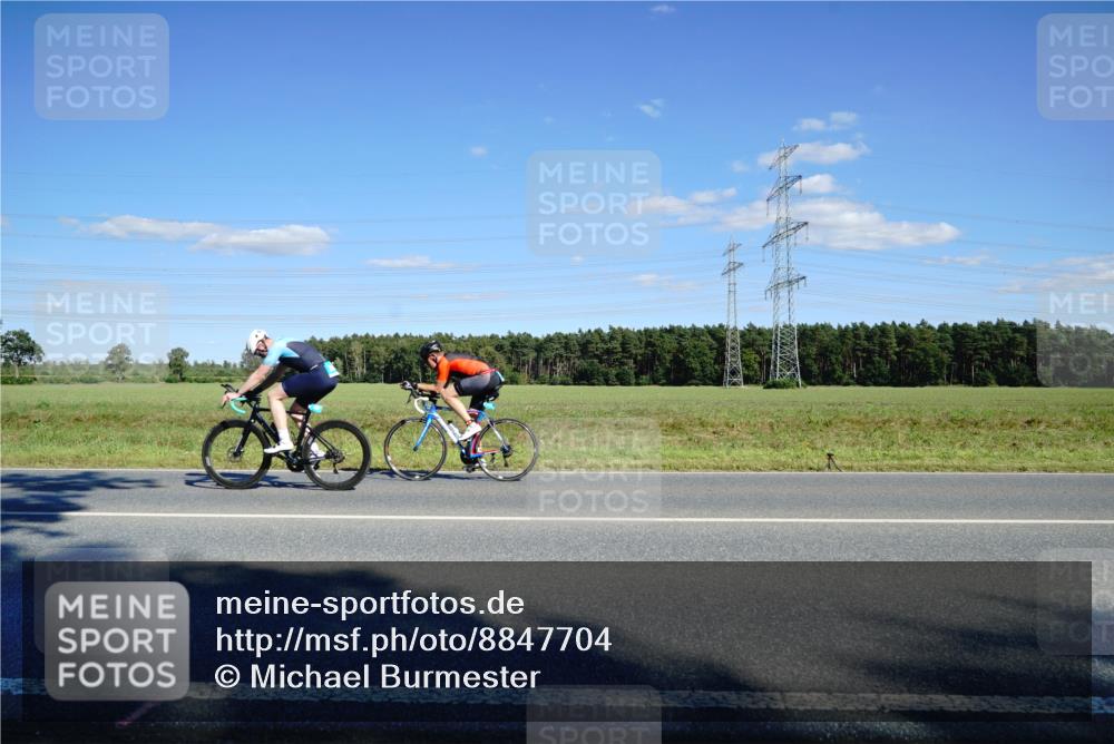 07.09.2025 - 19. Norderstedt Triathlon Michael Burmester http://msf.ph/oto/8847704 07.09.2025 15:28:45 Radfahren 465 meine-sportfotos.de