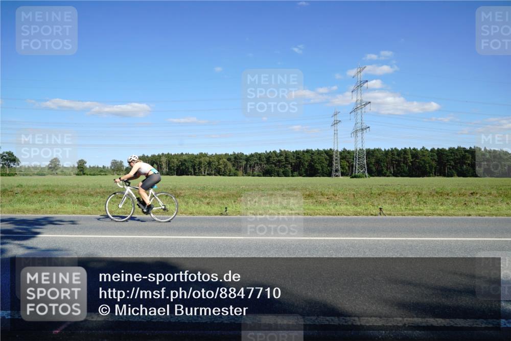 07.09.2025 - 19. Norderstedt Triathlon Michael Burmester http://msf.ph/oto/8847710 07.09.2025 15:28:47 Radfahren 465 meine-sportfotos.de