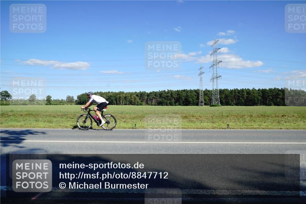 07.09.2025 - 19. Norderstedt Triathlon Michael Burmester http://msf.ph/oto/8847712 07.09.2025 15:28:51 Radfahren 462 meine-sportfotos.de