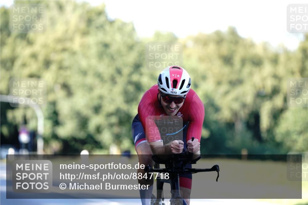 07.09.2025 - 19. Norderstedt Triathlon Michael Burmester http://msf.ph/oto/8847718 07.09.2025 16:16:43 Radfahren 1573 meine-sportfotos.de