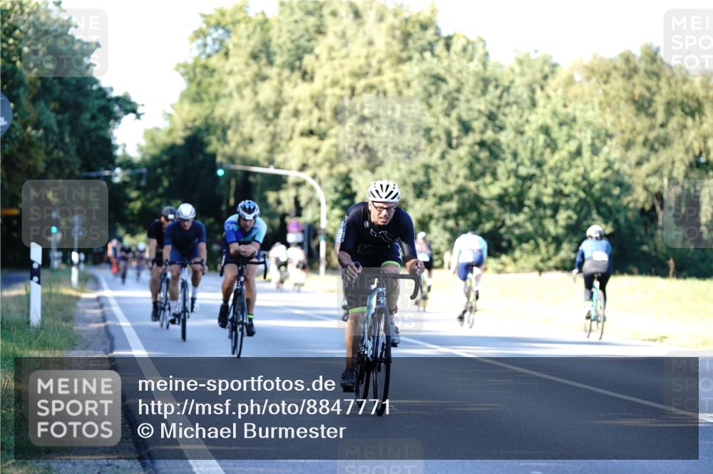 07.09.2025 - 19. Norderstedt Triathlon Michael Burmester http://msf.ph/oto/8847771 07.09.2025 16:17:02 Radfahren 371, 376, 396, 902, 1091, 1448, 1454, 1609 meine-sportfotos.de