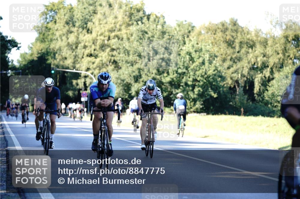 07.09.2025 - 19. Norderstedt Triathlon Michael Burmester http://msf.ph/oto/8847775 07.09.2025 16:17:03 Radfahren 371, 376, 396, 902, 1448, 1454, 1609 meine-sportfotos.de