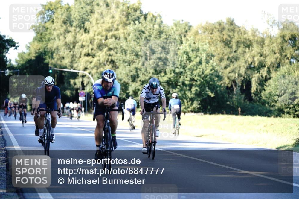 07.09.2025 - 19. Norderstedt Triathlon Michael Burmester http://msf.ph/oto/8847777 07.09.2025 16:17:03 Radfahren 371, 376, 396, 902, 1448, 1454, 1609 meine-sportfotos.de