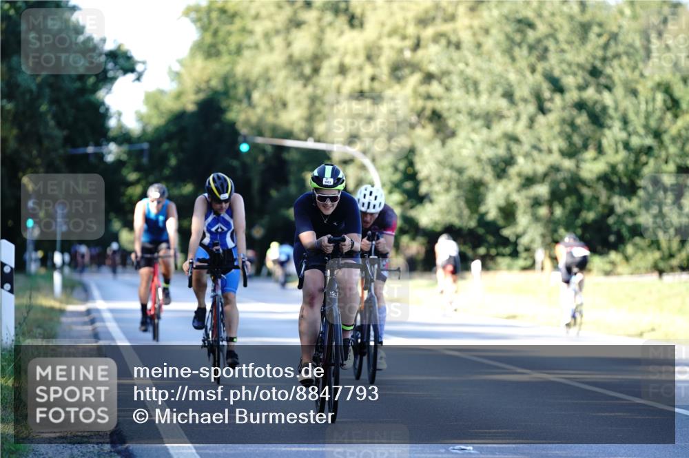 07.09.2025 - 19. Norderstedt Triathlon Michael Burmester http://msf.ph/oto/8847793 07.09.2025 16:17:11 Radfahren 1053, 1460, 1569 meine-sportfotos.de