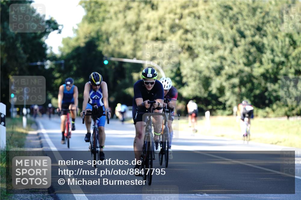 07.09.2025 - 19. Norderstedt Triathlon Michael Burmester http://msf.ph/oto/8847795 07.09.2025 16:17:11 Radfahren 1053, 1460, 1569 meine-sportfotos.de