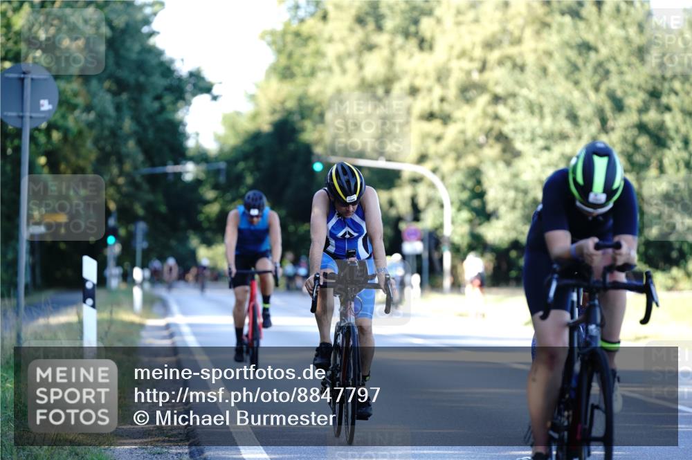 07.09.2025 - 19. Norderstedt Triathlon Michael Burmester http://msf.ph/oto/8847797 07.09.2025 16:17:12 Radfahren 924, 1053, 1460, 1569 meine-sportfotos.de