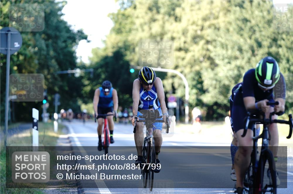07.09.2025 - 19. Norderstedt Triathlon Michael Burmester http://msf.ph/oto/8847799 07.09.2025 16:17:12 Radfahren 924, 1053, 1460, 1569 meine-sportfotos.de