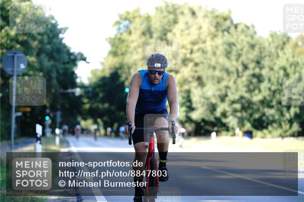 07.09.2025 - 19. Norderstedt Triathlon Michael Burmester http://msf.ph/oto/8847803 07.09.2025 16:17:14 Radfahren 924, 1053, 1460, 1569 meine-sportfotos.de