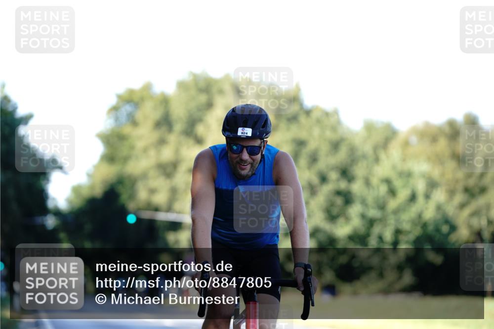 07.09.2025 - 19. Norderstedt Triathlon Michael Burmester http://msf.ph/oto/8847805 07.09.2025 16:17:15 Radfahren 924, 1053, 1460, 1569 meine-sportfotos.de