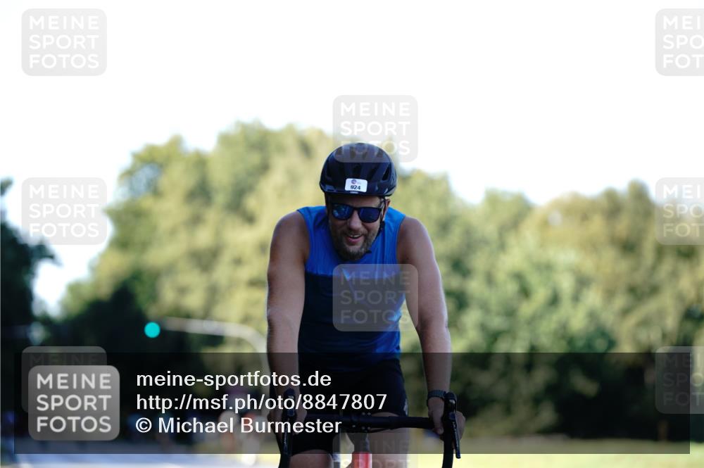 07.09.2025 - 19. Norderstedt Triathlon Michael Burmester http://msf.ph/oto/8847807 07.09.2025 16:17:15 Radfahren 924, 1053, 1460, 1569 meine-sportfotos.de
