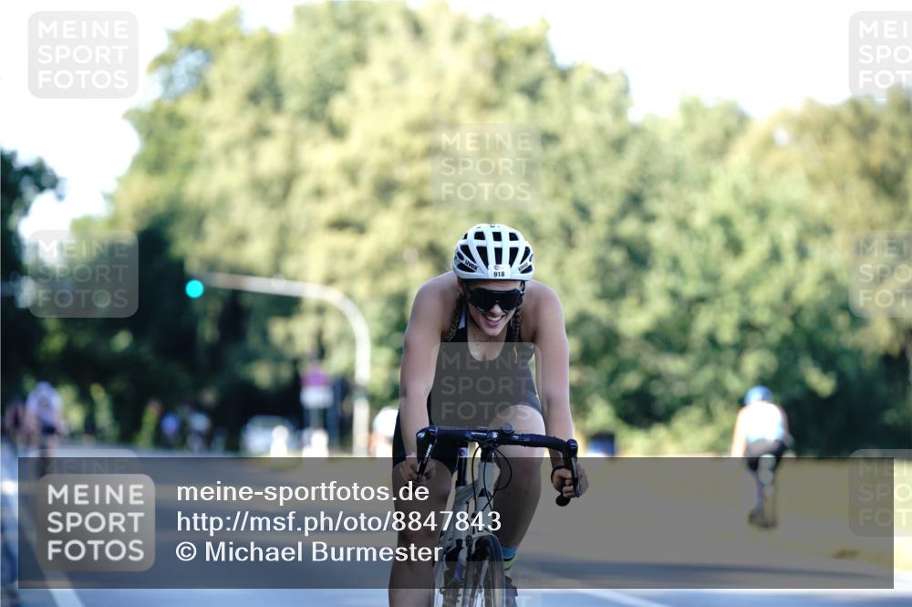 07.09.2025 - 19. Norderstedt Triathlon Michael Burmester http://msf.ph/oto/8847843 07.09.2025 16:17:40 Radfahren 362, 864, 918, 1084 meine-sportfotos.de