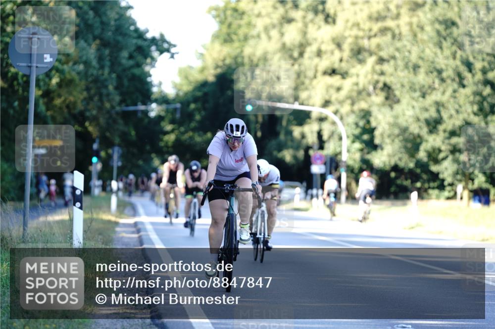 07.09.2025 - 19. Norderstedt Triathlon Michael Burmester http://msf.ph/oto/8847847 07.09.2025 16:17:47 Radfahren 944, 1588 meine-sportfotos.de
