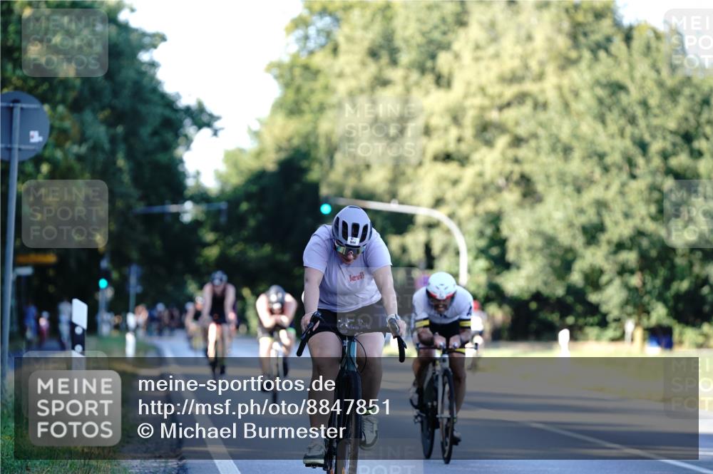 07.09.2025 - 19. Norderstedt Triathlon Michael Burmester http://msf.ph/oto/8847851 07.09.2025 16:17:48 Radfahren 944, 1588 meine-sportfotos.de