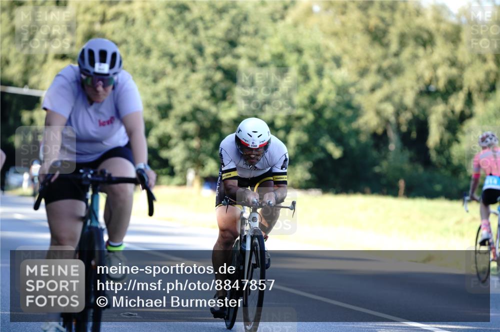 07.09.2025 - 19. Norderstedt Triathlon Michael Burmester http://msf.ph/oto/8847857 07.09.2025 16:17:49 Radfahren 944, 1588, 1602 meine-sportfotos.de