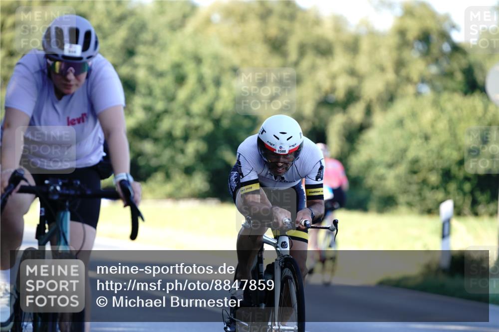 07.09.2025 - 19. Norderstedt Triathlon Michael Burmester http://msf.ph/oto/8847859 07.09.2025 16:17:50 Radfahren 944, 1588, 1602 meine-sportfotos.de