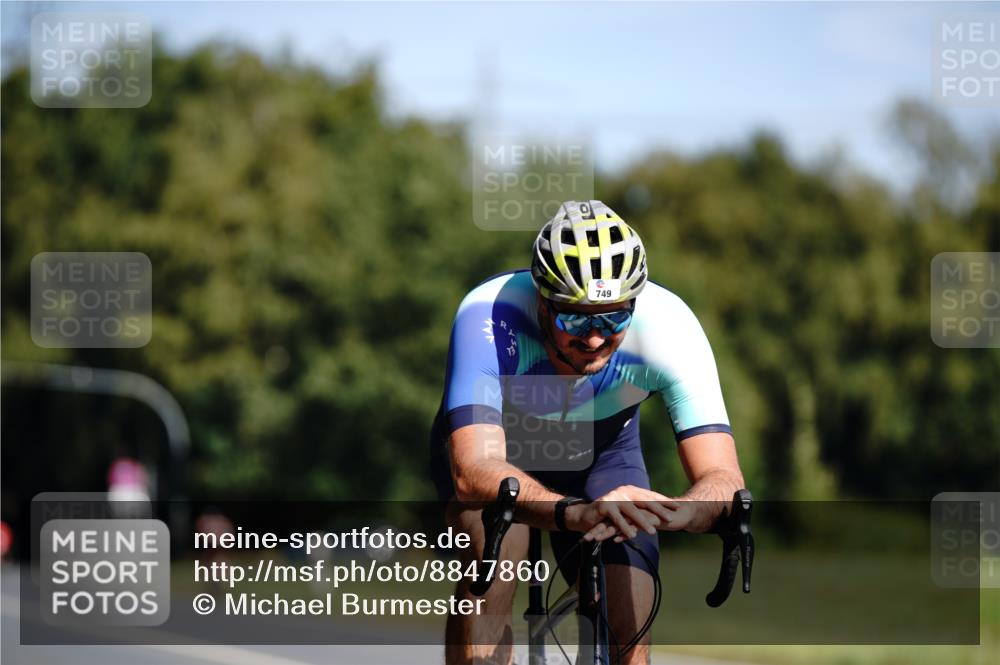 07.09.2025 - 19. Norderstedt Triathlon Michael Burmester http://msf.ph/oto/8847860 07.09.2025 11:31:31 Radfahren 749, 771 meine-sportfotos.de