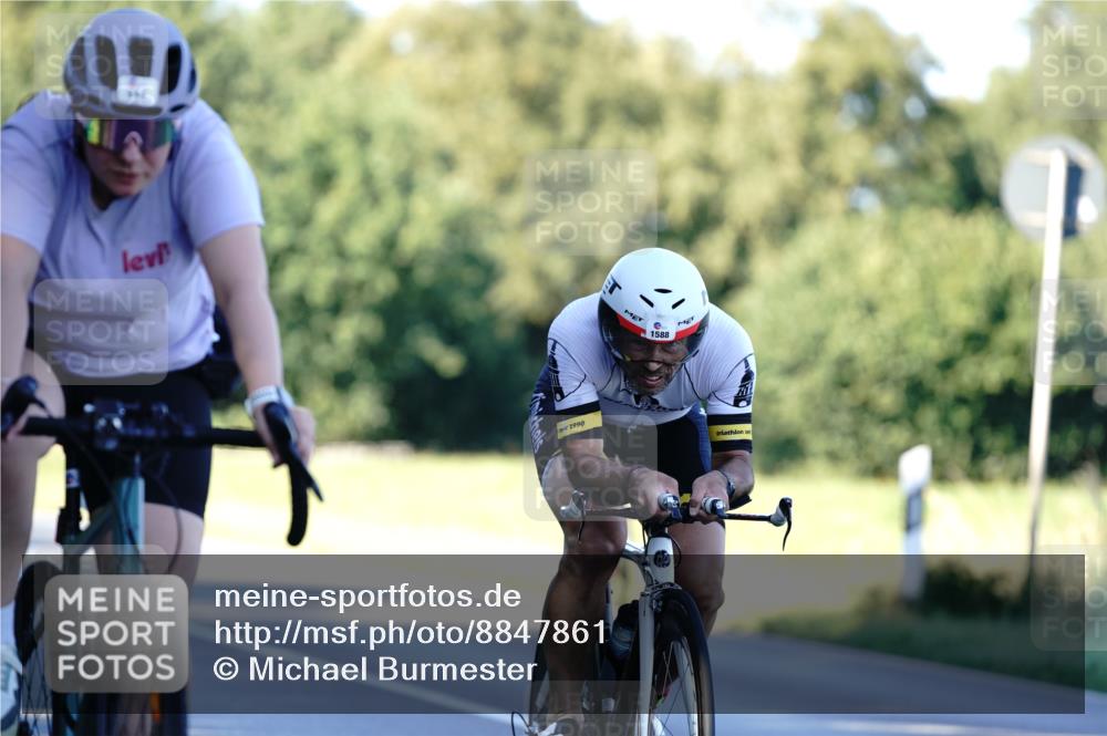 07.09.2025 - 19. Norderstedt Triathlon Michael Burmester http://msf.ph/oto/8847861 07.09.2025 16:17:50 Radfahren 944, 1588, 1602 meine-sportfotos.de