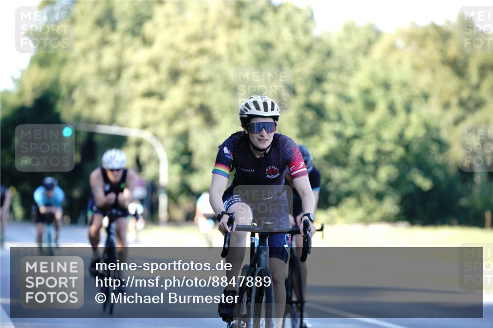 07.09.2025 - 19. Norderstedt Triathlon Michael Burmester http://msf.ph/oto/8847889 07.09.2025 16:18:03 Radfahren 878, 1555, 1621, 1627 meine-sportfotos.de