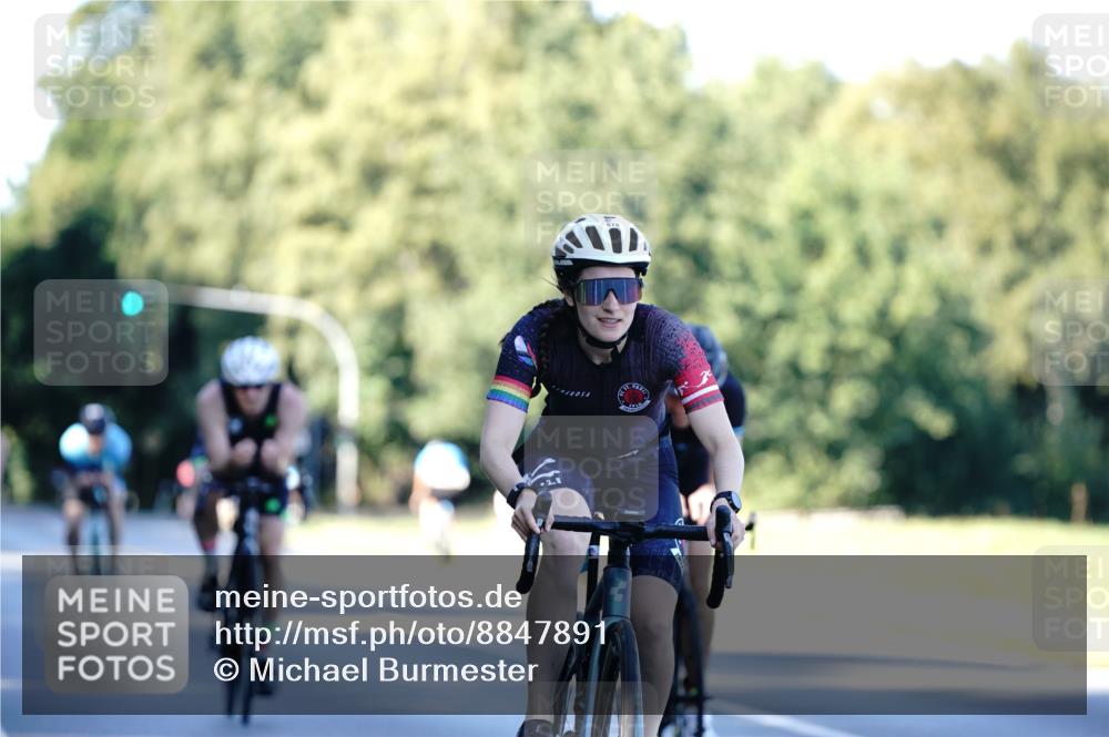 07.09.2025 - 19. Norderstedt Triathlon Michael Burmester http://msf.ph/oto/8847891 07.09.2025 16:18:03 Radfahren 878, 1555, 1621, 1627 meine-sportfotos.de