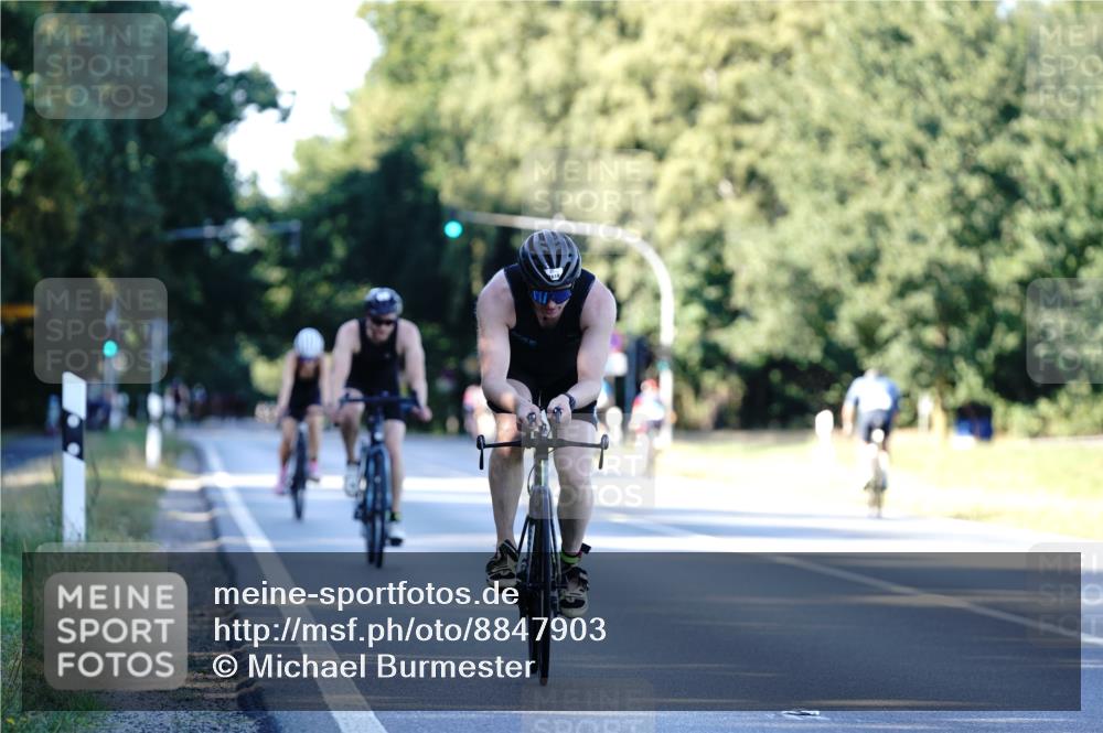 07.09.2025 - 19. Norderstedt Triathlon Michael Burmester http://msf.ph/oto/8847903 07.09.2025 16:18:07 Radfahren 889, 1555, 1619, 1621, 1627 meine-sportfotos.de