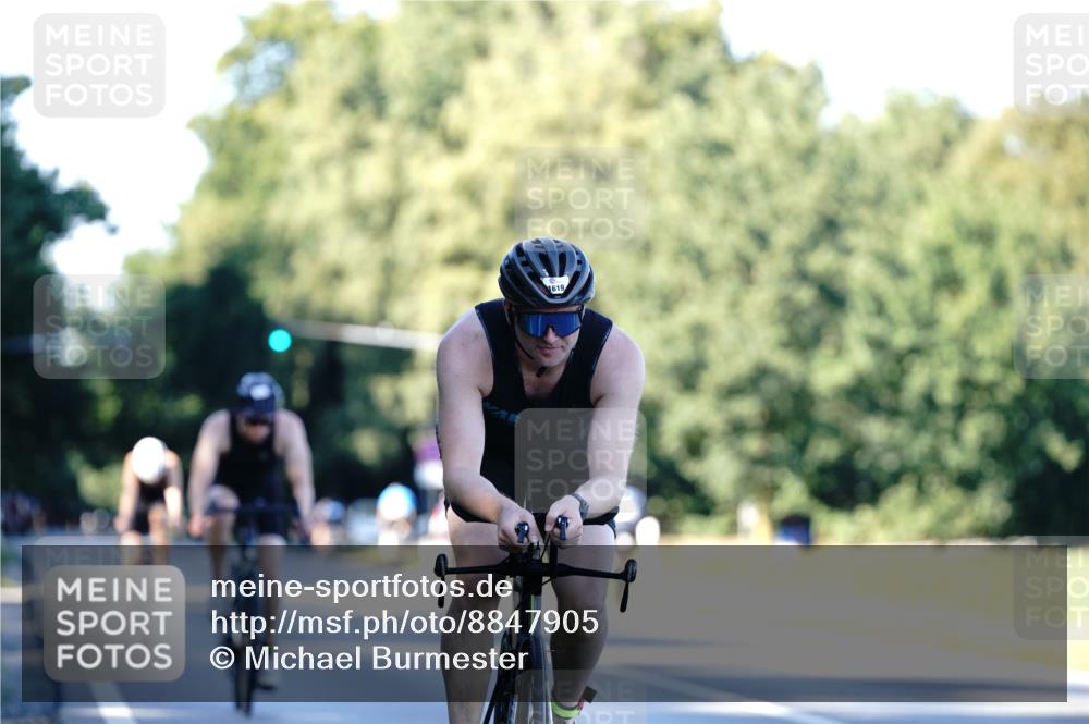 07.09.2025 - 19. Norderstedt Triathlon Michael Burmester http://msf.ph/oto/8847905 07.09.2025 16:18:07 Radfahren 889, 1555, 1619, 1621, 1627 meine-sportfotos.de