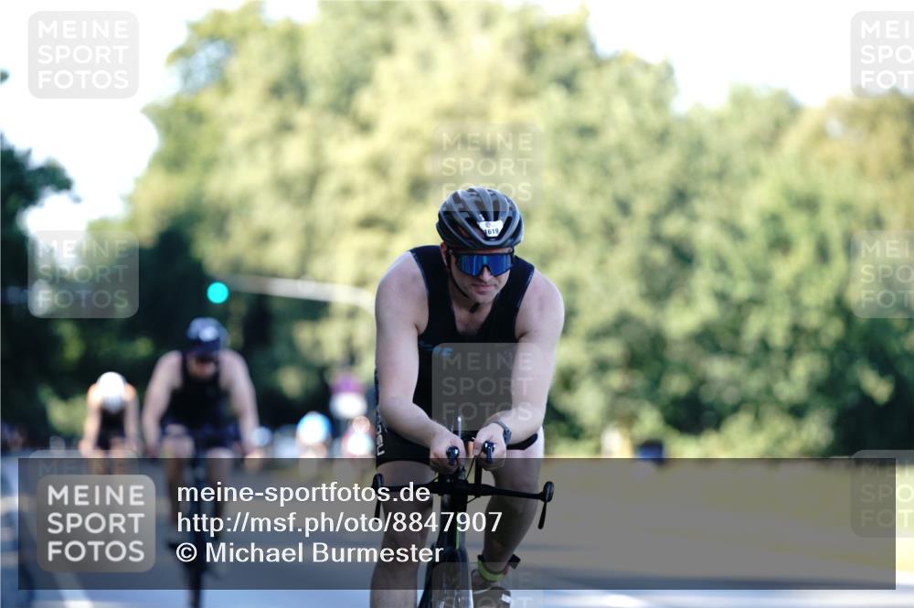 07.09.2025 - 19. Norderstedt Triathlon Michael Burmester http://msf.ph/oto/8847907 07.09.2025 16:18:08 Radfahren 889, 1619, 1627 meine-sportfotos.de
