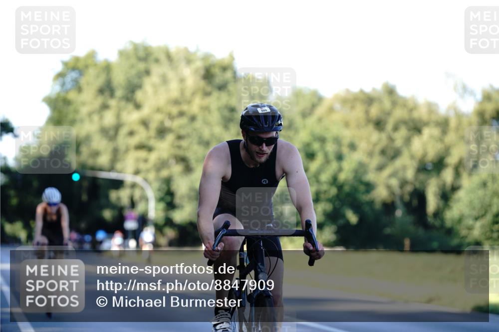 07.09.2025 - 19. Norderstedt Triathlon Michael Burmester http://msf.ph/oto/8847909 07.09.2025 16:18:10 Radfahren 889, 940, 1619 meine-sportfotos.de