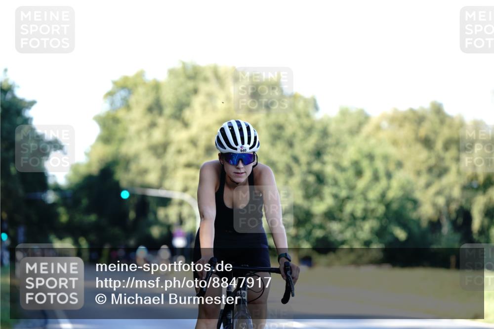 07.09.2025 - 19. Norderstedt Triathlon Michael Burmester http://msf.ph/oto/8847917 07.09.2025 16:18:12 Radfahren 889, 940 meine-sportfotos.de