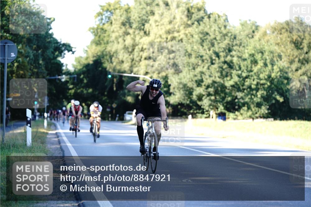 07.09.2025 - 19. Norderstedt Triathlon Michael Burmester http://msf.ph/oto/8847921 07.09.2025 16:18:24 Radfahren 929 meine-sportfotos.de