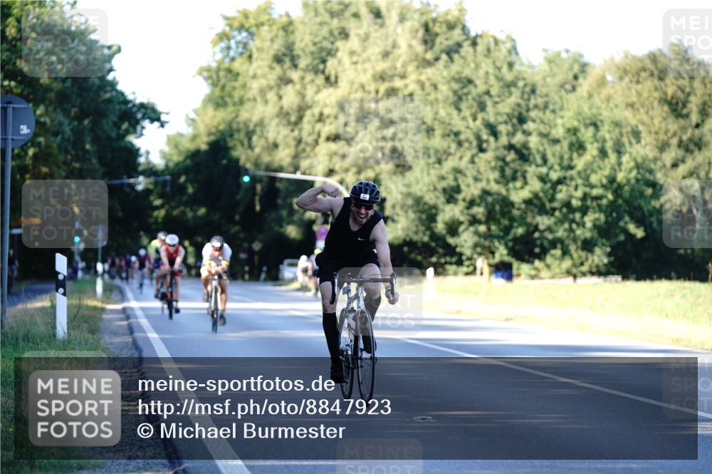 07.09.2025 - 19. Norderstedt Triathlon Michael Burmester http://msf.ph/oto/8847923 07.09.2025 16:18:24 Radfahren 929 meine-sportfotos.de