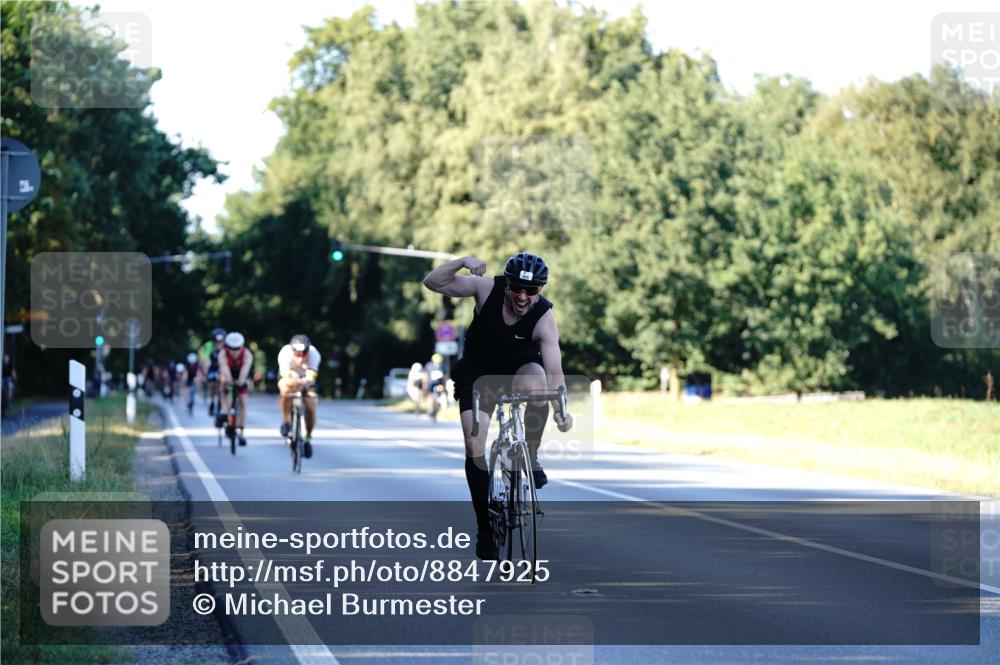 07.09.2025 - 19. Norderstedt Triathlon Michael Burmester http://msf.ph/oto/8847925 07.09.2025 16:18:24 Radfahren 929 meine-sportfotos.de