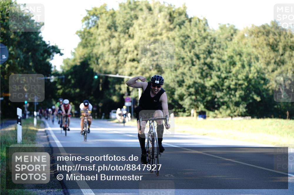 07.09.2025 - 19. Norderstedt Triathlon Michael Burmester http://msf.ph/oto/8847927 07.09.2025 16:18:25 Radfahren 929, 1589 meine-sportfotos.de