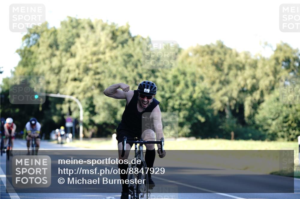 07.09.2025 - 19. Norderstedt Triathlon Michael Burmester http://msf.ph/oto/8847929 07.09.2025 16:18:25 Radfahren 929, 1589 meine-sportfotos.de