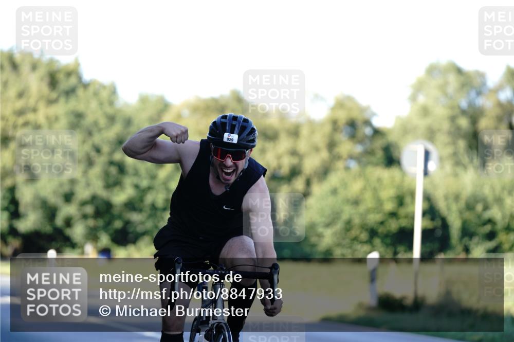 07.09.2025 - 19. Norderstedt Triathlon Michael Burmester http://msf.ph/oto/8847933 07.09.2025 16:18:26 Radfahren 929, 1574, 1589 meine-sportfotos.de