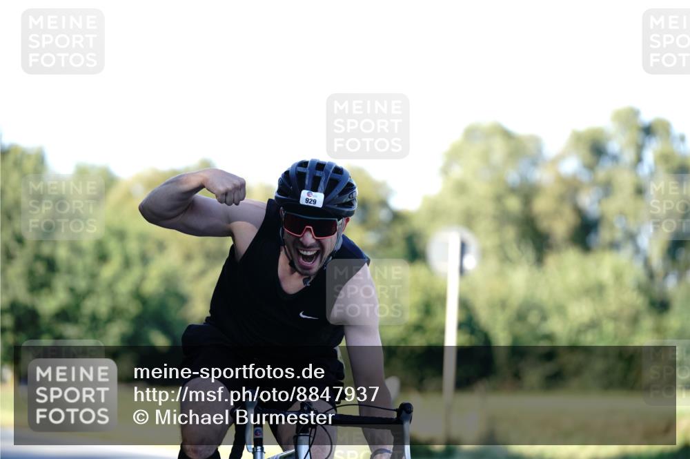 07.09.2025 - 19. Norderstedt Triathlon Michael Burmester http://msf.ph/oto/8847937 07.09.2025 16:18:26 Radfahren 929, 1574, 1589 meine-sportfotos.de