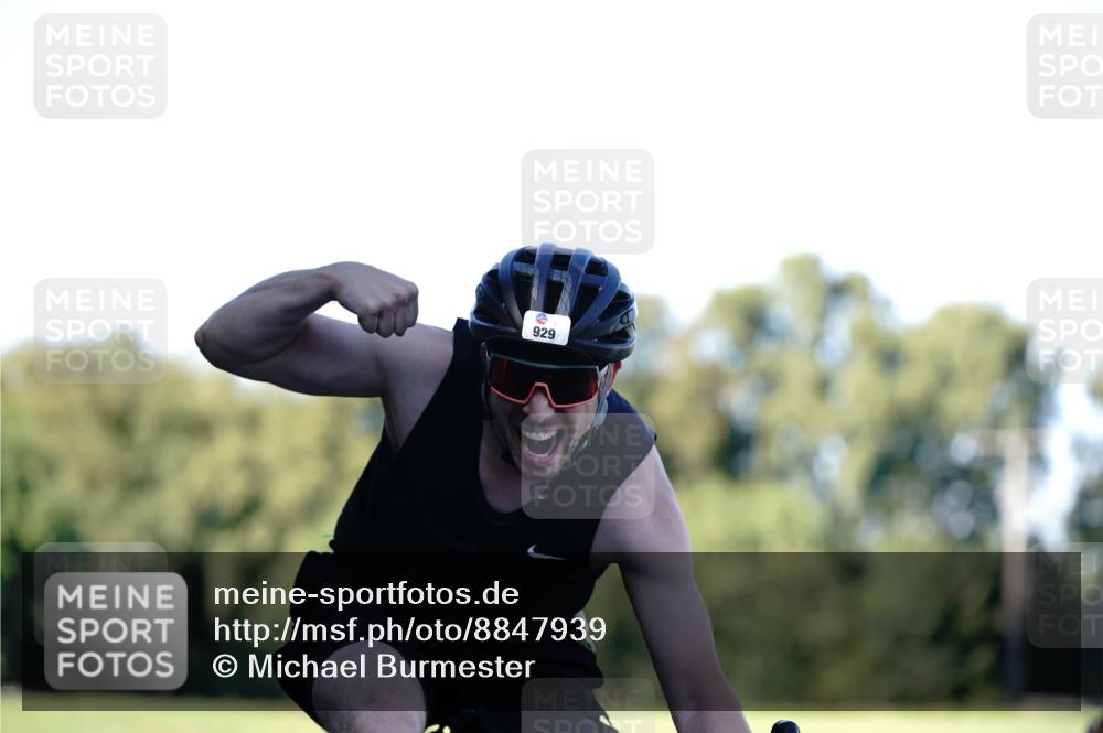 07.09.2025 - 19. Norderstedt Triathlon Michael Burmester http://msf.ph/oto/8847939 07.09.2025 16:18:26 Radfahren 929, 1574, 1589 meine-sportfotos.de