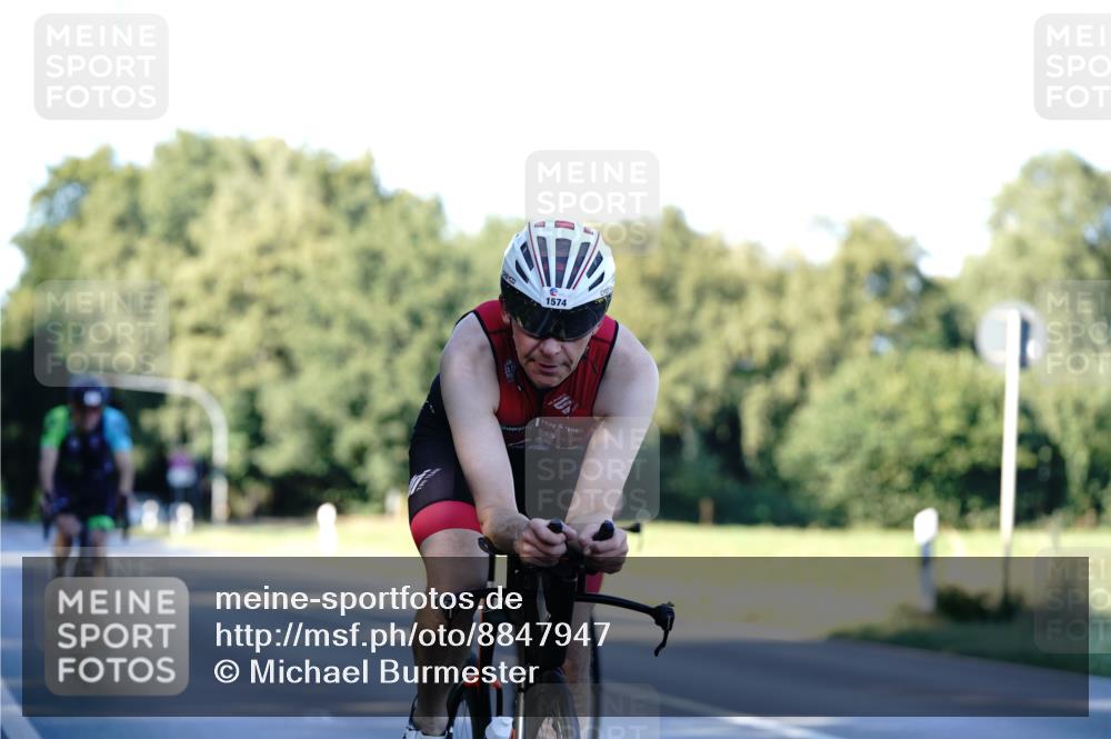 07.09.2025 - 19. Norderstedt Triathlon Michael Burmester http://msf.ph/oto/8847947 07.09.2025 16:18:29 Radfahren 923, 929, 1574, 1589, 1616 meine-sportfotos.de