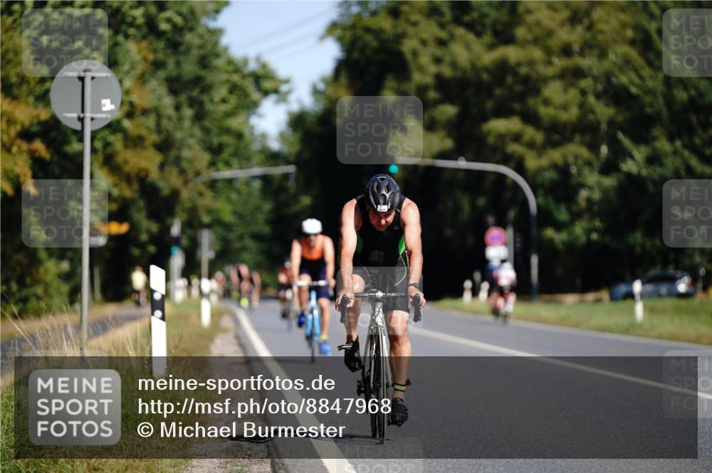 07.09.2025 - 19. Norderstedt Triathlon Michael Burmester http://msf.ph/oto/8847968 07.09.2025 11:33:07 Radfahren 1217 meine-sportfotos.de