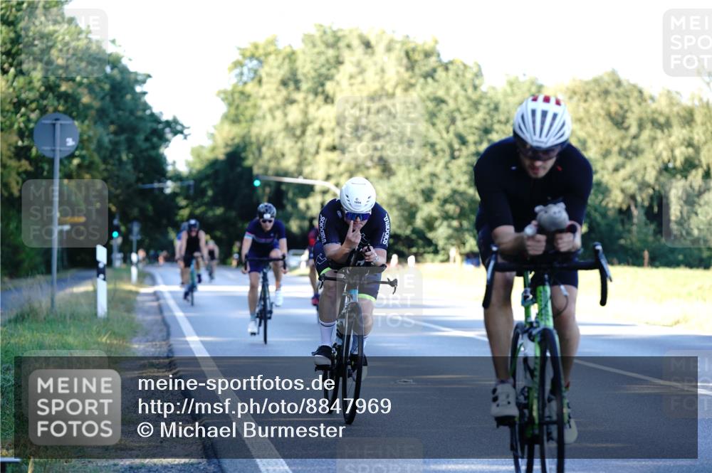 07.09.2025 - 19. Norderstedt Triathlon Michael Burmester http://msf.ph/oto/8847969 07.09.2025 16:18:39 Radfahren 418, 866, 1092, 1094, 1557 meine-sportfotos.de