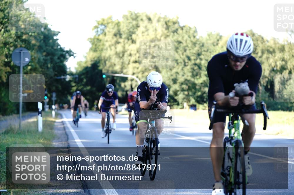 07.09.2025 - 19. Norderstedt Triathlon Michael Burmester http://msf.ph/oto/8847971 07.09.2025 16:18:39 Radfahren 418, 866, 1092, 1094, 1557 meine-sportfotos.de