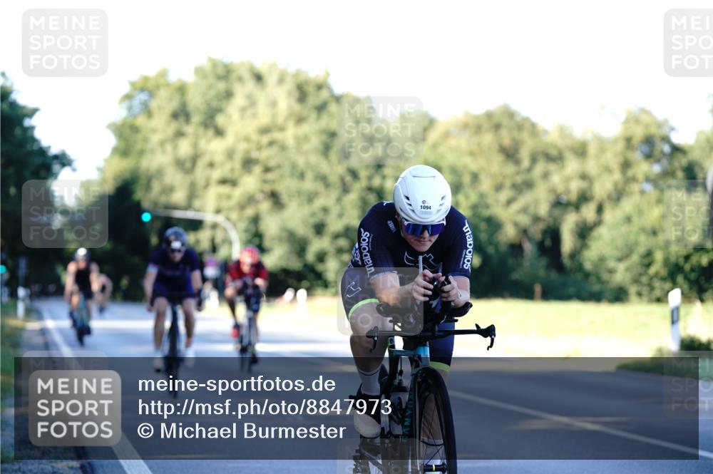07.09.2025 - 19. Norderstedt Triathlon Michael Burmester http://msf.ph/oto/8847973 07.09.2025 16:18:40 Radfahren 418, 866, 1092, 1094, 1557 meine-sportfotos.de