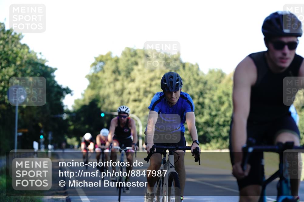 07.09.2025 - 19. Norderstedt Triathlon Michael Burmester http://msf.ph/oto/8847987 07.09.2025 16:18:44 Radfahren 418, 886, 890, 1092, 1528, 1561 meine-sportfotos.de