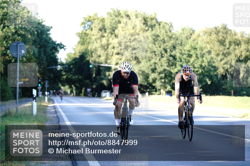 07.09.2025 - 19. Norderstedt Triathlon Michael Burmester http://msf.ph/oto/8847999 07.09.2025 16:18:47 Radfahren 886, 890, 931, 1528, 1561, 1601 meine-sportfotos.de