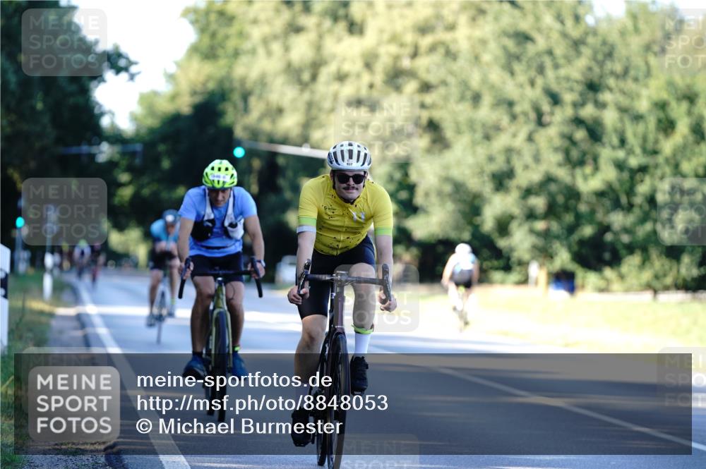 07.09.2025 - 19. Norderstedt Triathlon Michael Burmester http://msf.ph/oto/8848053 07.09.2025 16:19:20 Radfahren 871, 937, 1446, 1551 meine-sportfotos.de