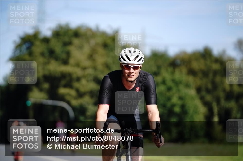 07.09.2025 - 19. Norderstedt Triathlon Michael Burmester http://msf.ph/oto/8848078 07.09.2025 11:34:24 Radfahren 833, 1184, 1357 meine-sportfotos.de