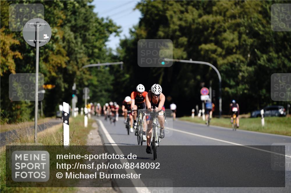 07.09.2025 - 19. Norderstedt Triathlon Michael Burmester http://msf.ph/oto/8848092 07.09.2025 11:34:41 Radfahren 1193 meine-sportfotos.de
