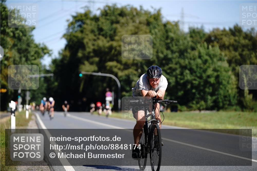 07.09.2025 - 19. Norderstedt Triathlon Michael Burmester http://msf.ph/oto/8848174 07.09.2025 11:35:11 Radfahren 801, 821 meine-sportfotos.de