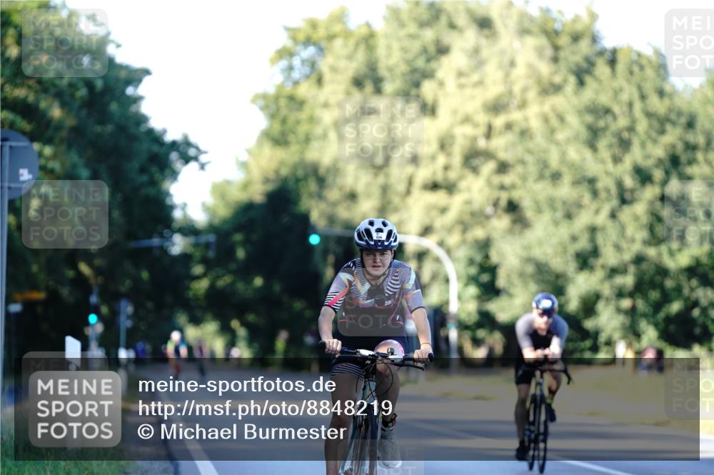 07.09.2025 - 19. Norderstedt Triathlon Michael Burmester http://msf.ph/oto/8848219 07.09.2025 16:21:33 Radfahren 926, 1472 meine-sportfotos.de