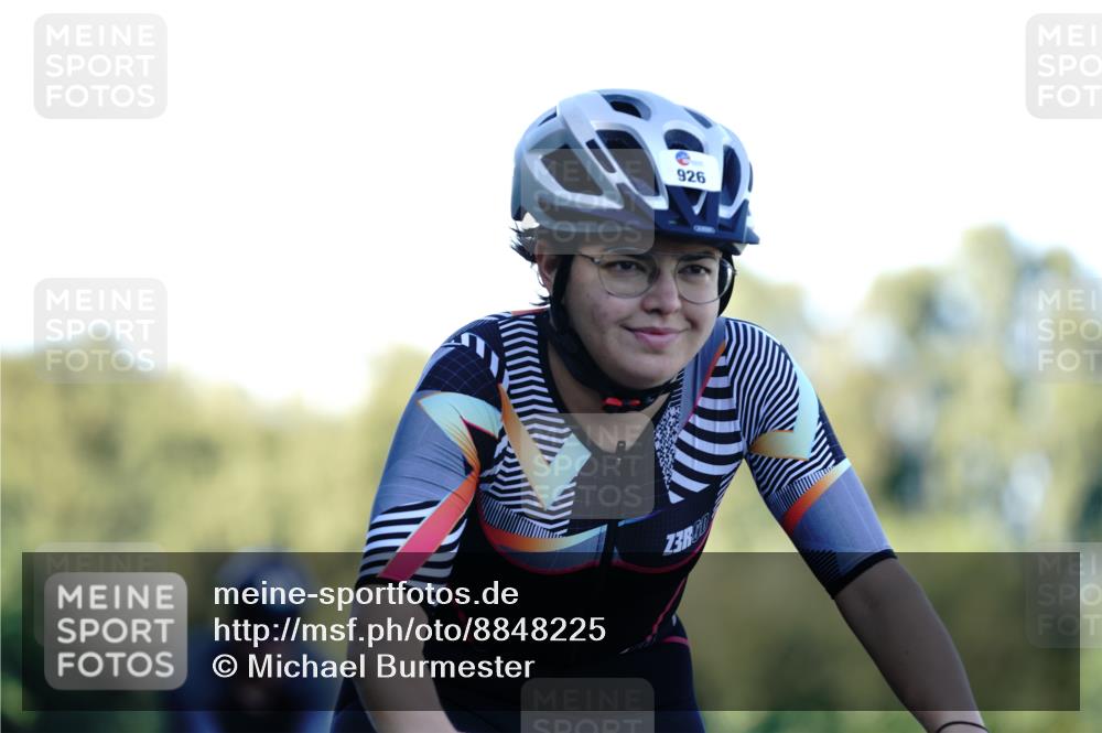 07.09.2025 - 19. Norderstedt Triathlon Michael Burmester http://msf.ph/oto/8848225 07.09.2025 16:21:35 Radfahren 926, 1472 meine-sportfotos.de
