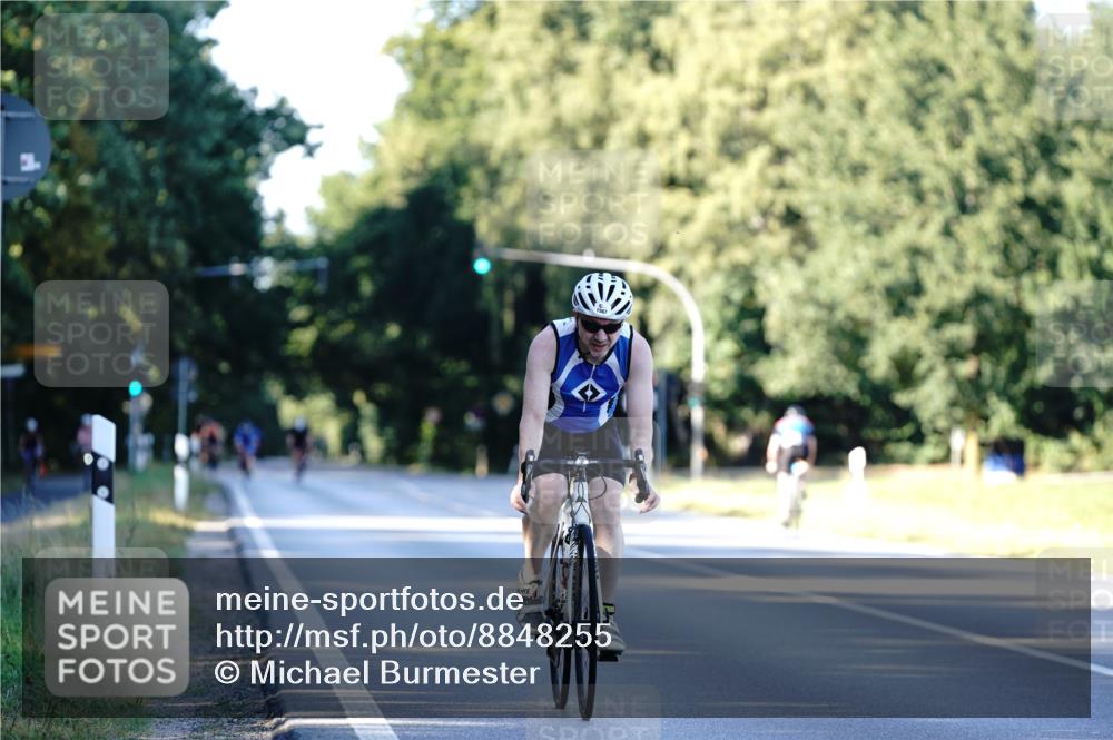 07.09.2025 - 19. Norderstedt Triathlon Michael Burmester http://msf.ph/oto/8848255 07.09.2025 16:21:56 Radfahren 1562, 1567 meine-sportfotos.de